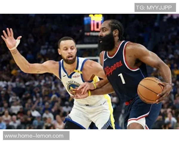 勇士与快船首战激烈对决谁能在季后赛首轮占得先机